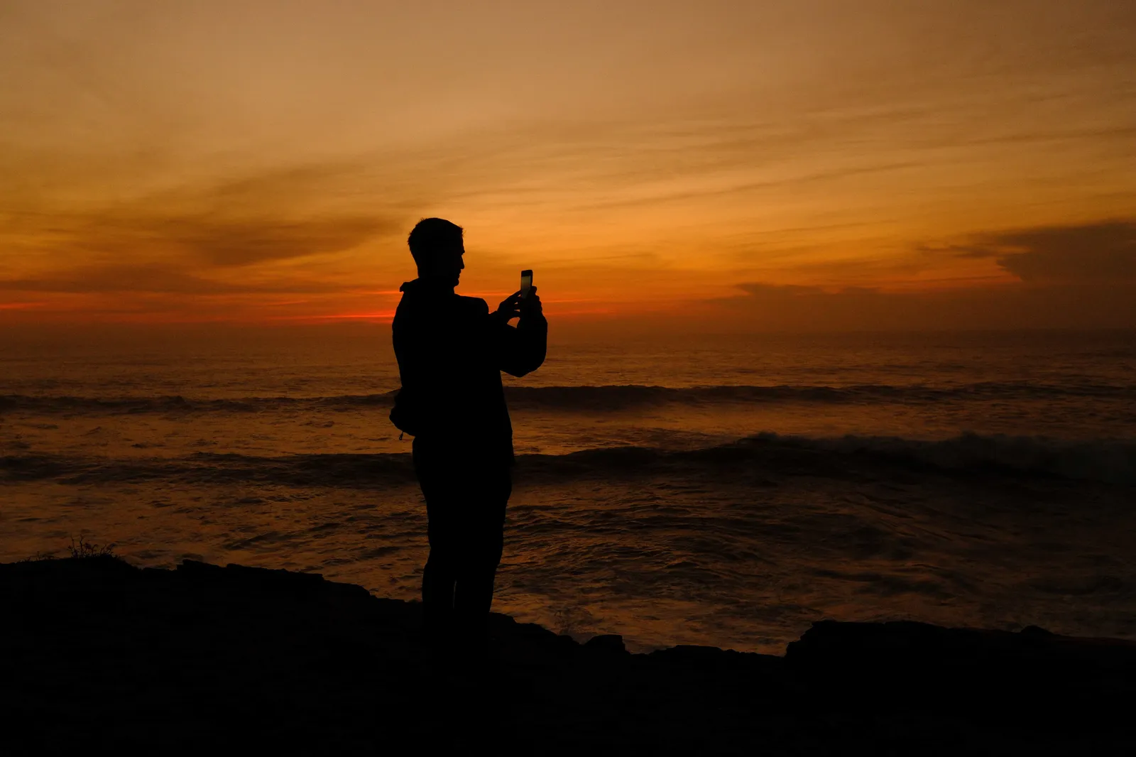 Silhouette during sunset in Nazaré, taken on the Fujifilm X-E5