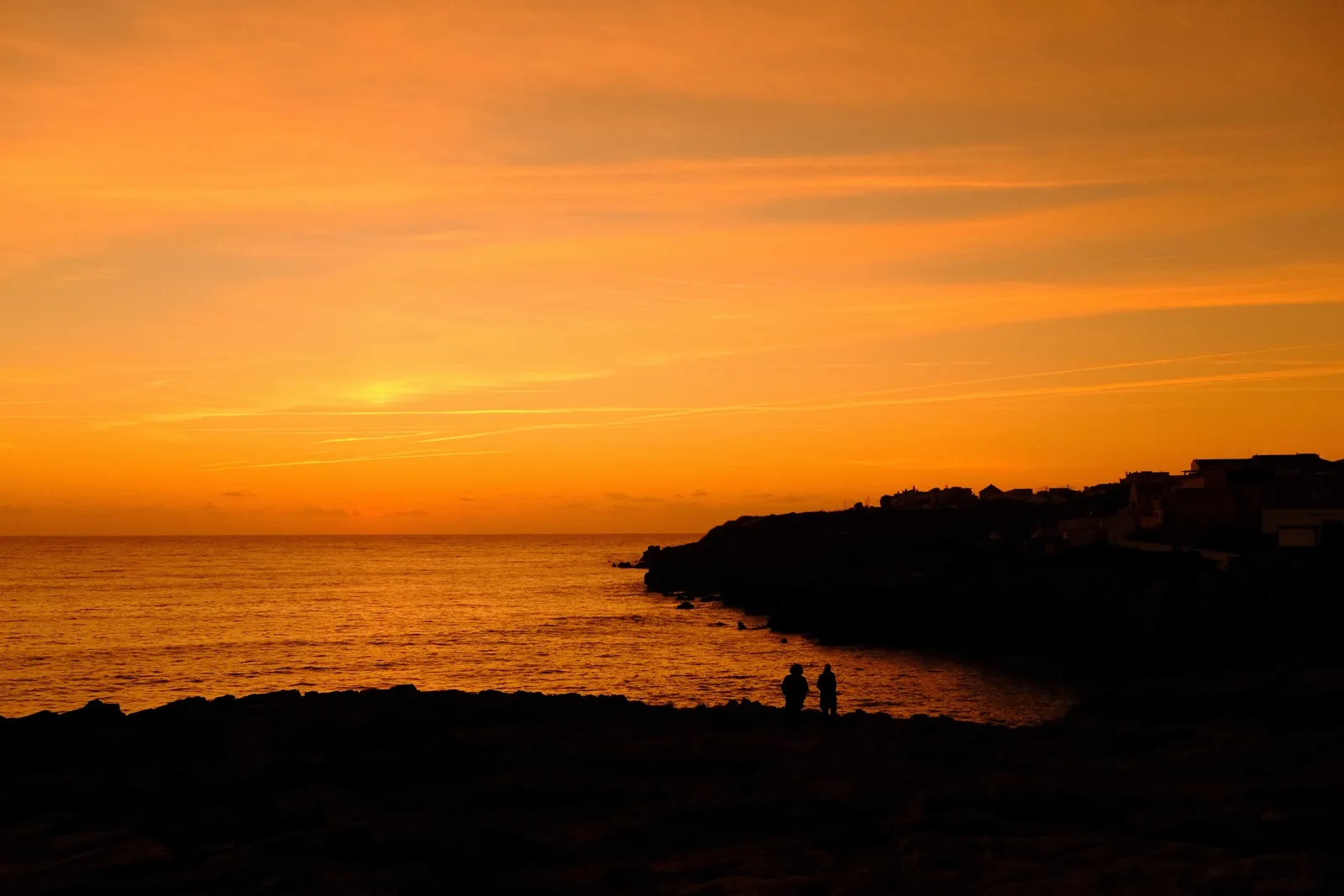 Silhouettes during sunset in Peniche, taken on the Fujifilm X-E5